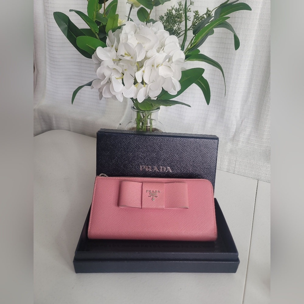 Prada Saffiano Pink leather wallet